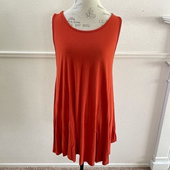 Sleeveless Red Women's Blouse - Picture 1 of 3